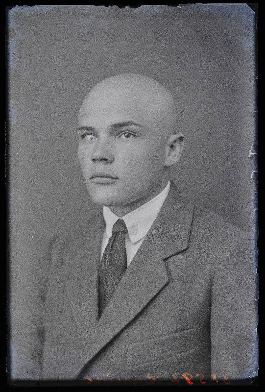 Anniko.