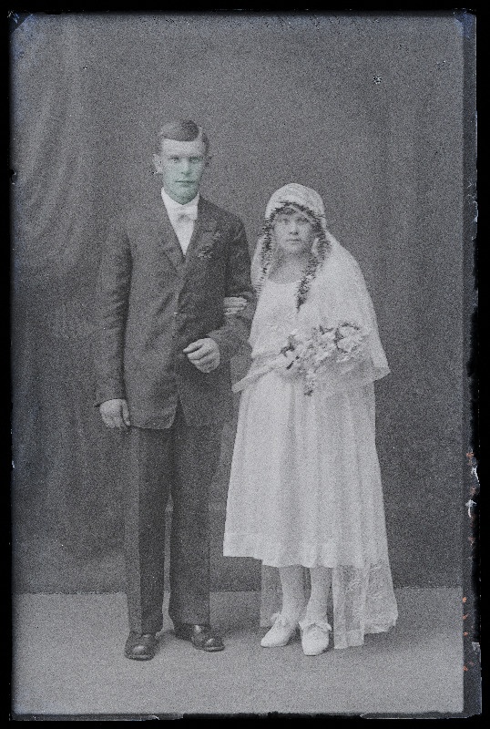 Noorpaar, August Veiderpass abikaasaga.