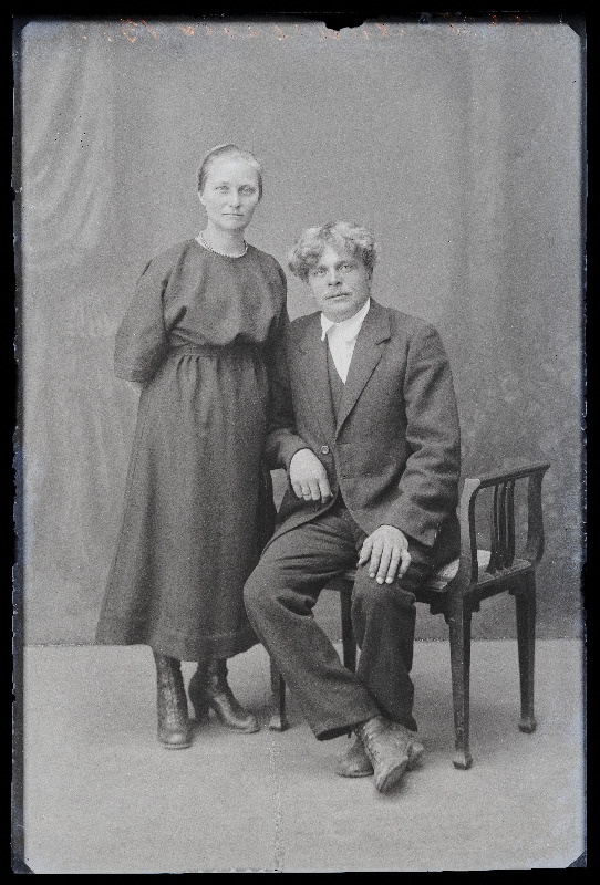 Andrekson naisega.