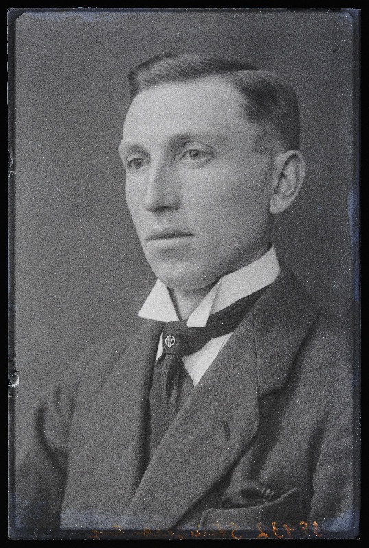 August Steinberg, (Võhma, Imavere vallamaja).