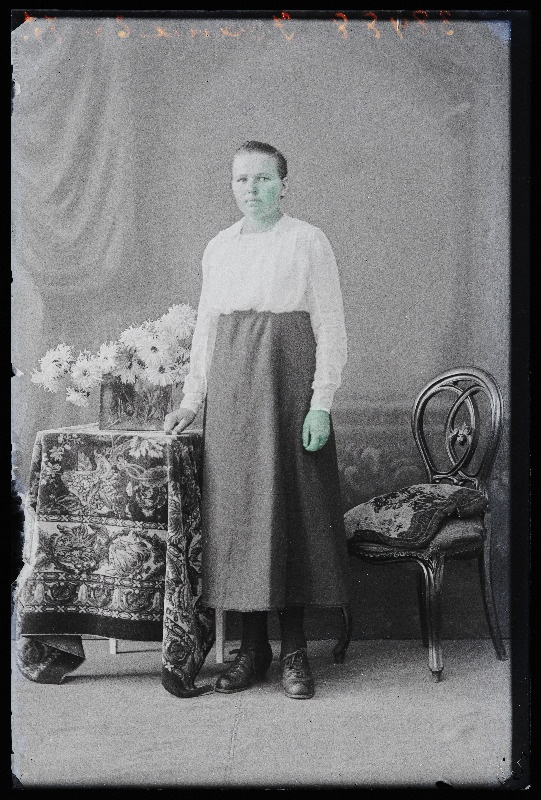 Elsa Ivand, (Abja-Paluoja, Hallikivi talu).