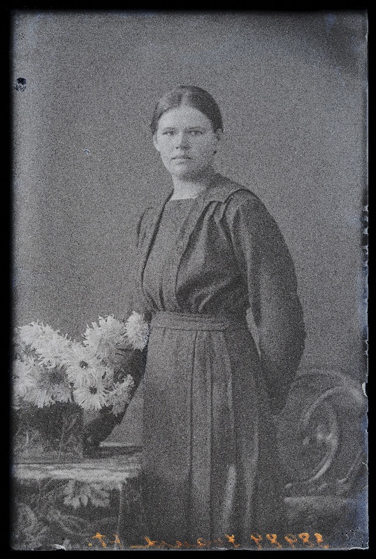Anna Ivand, (Abja-Paluoja, Hallikivi talu).