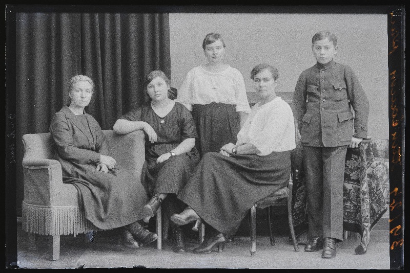 Grupp inimesi, (foto tellija Aunbaum).
