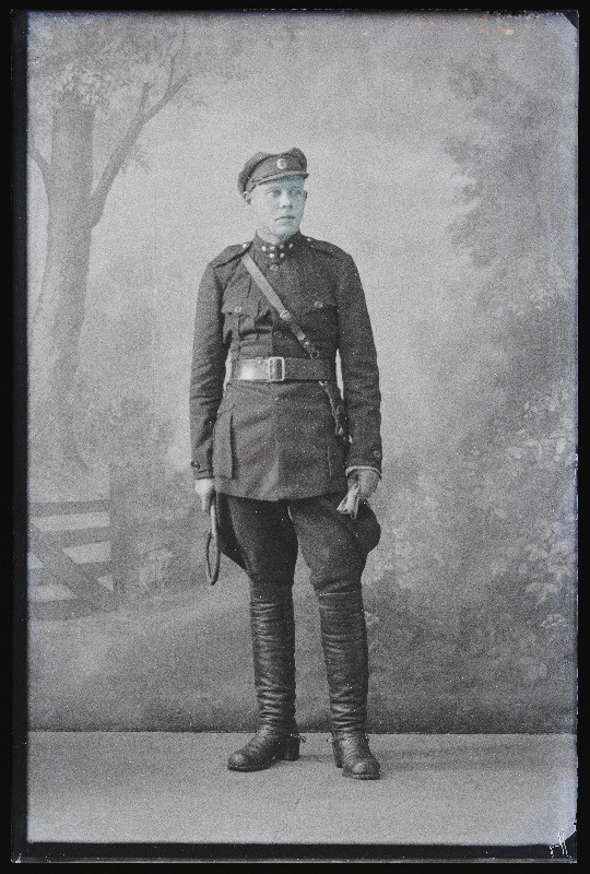 Ratsaväelane, alamkapten Ebermann.
