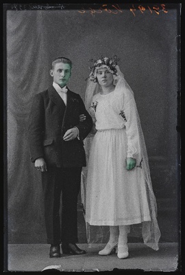 Noorpaar, Oskar Kõrge abikaasaga.  duplicate photo