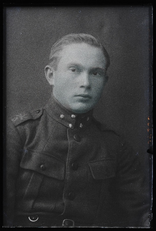 Sõjaväelane Maamägi.