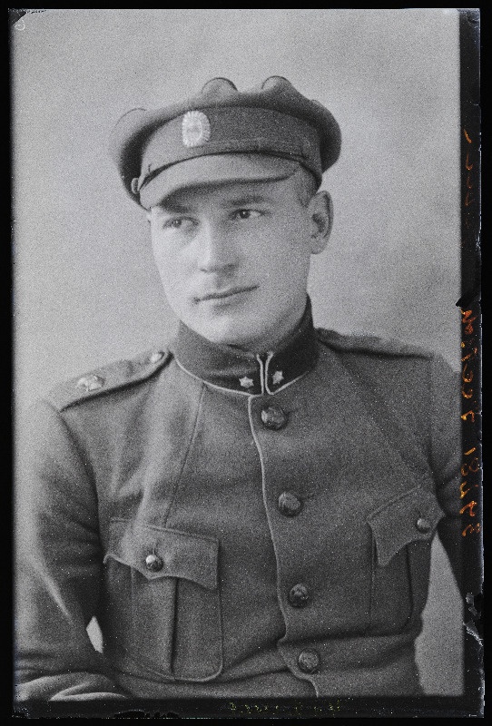 Sõjaväelane, alamleitnant [Johannes] Peets.