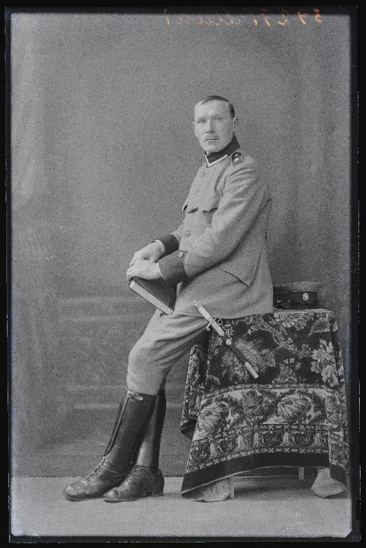 Aleksander Muni Kärstna mõisast.