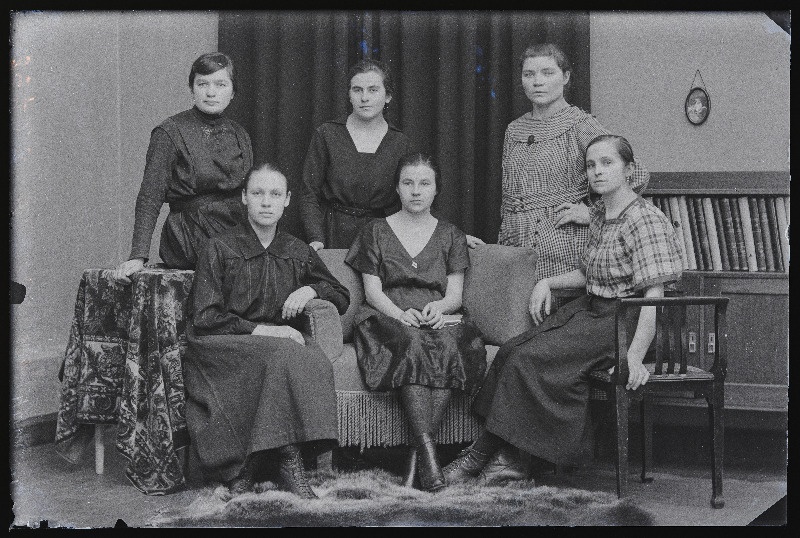 Grupp naisi, (foto tellija Hennok).