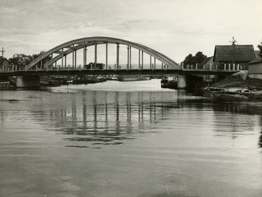 Siimu sild Pärnus üle Sauga jõe. Projekteerinud Hojgaard & Schultz (Højgaard & Schultz), insener Nikolai Leyden