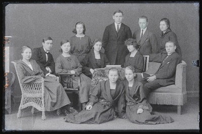 Grupp inimesi, (foto tellija Ink).  duplicate photo