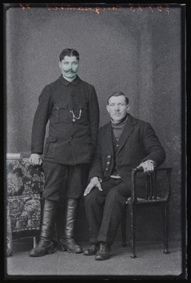 Kaks meest, (foto tellija Kondratjev).  duplicate photo