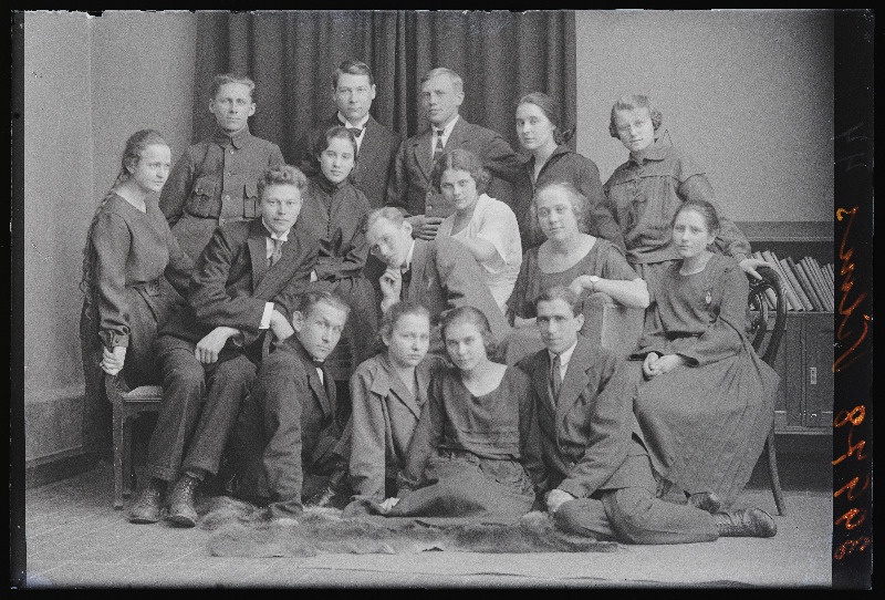 Grupp inimesi, (foto tellija Vilms).