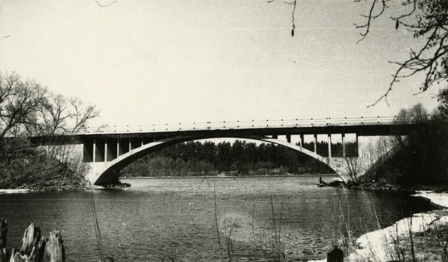 Sindi Lodja sild, vaade jõelt. Ins Nikolai Leyden, eh tööd Jonas Kinnunen