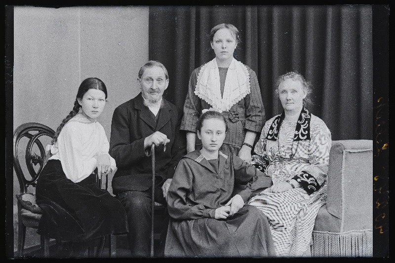 Grupp inimesi, (foto tellija Lellep).