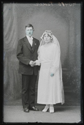 Noorpaar, August Teder abikaasaga.  duplicate photo