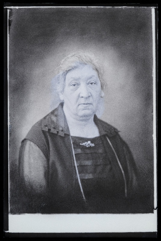 Naise foto, (23.05.1923 fotokoopia, tellija Fürst).