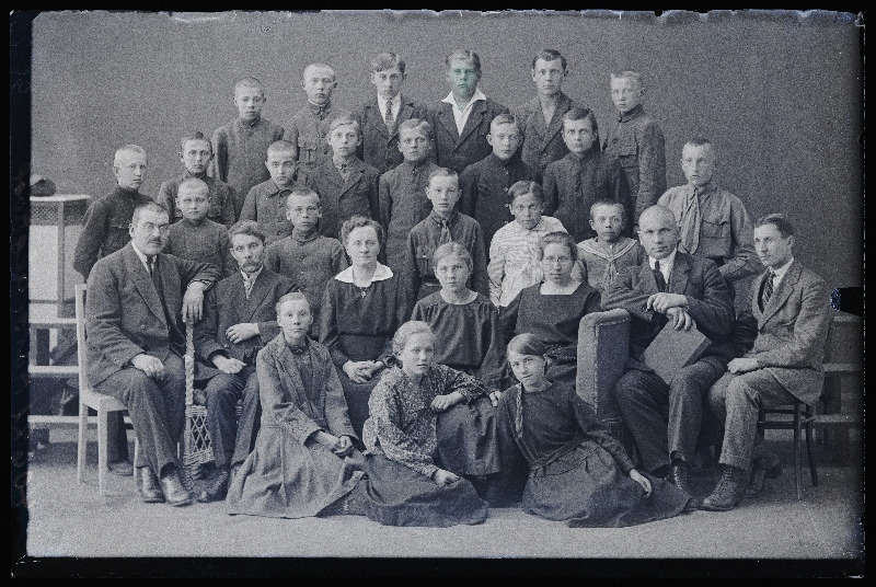 Kõrgema Algkooli VI a klass.