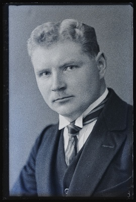 Schmidt.  duplicate photo