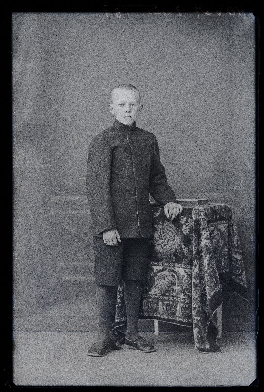 Koolipoiss Johannes Puis.