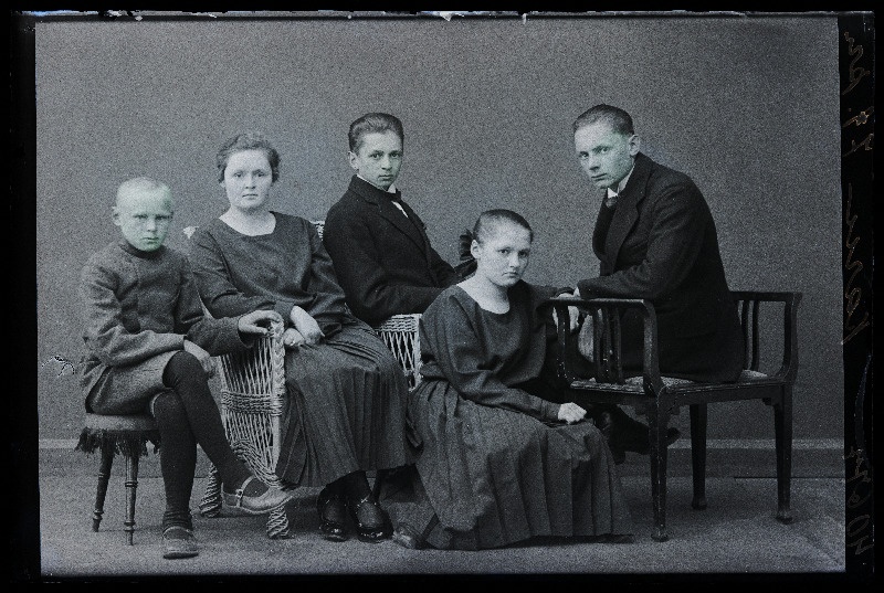 Grupp inimesi, (foto tellija Karu).