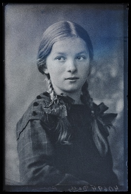 Dolli tütar.  similar photo
