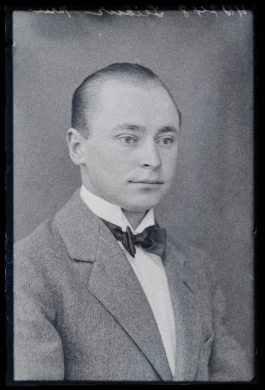 Leibur.
