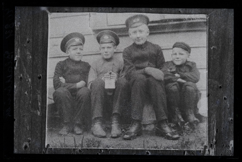 Grupp koolipoisse, (27.06.1923 fotokoopia, tellija Blaubrück).