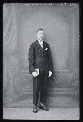 Leerilaps Adamson.  similar photo