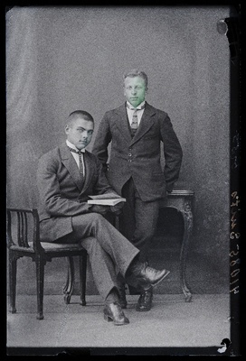 Kaks meest, (foto tellija Suits).  similar photo