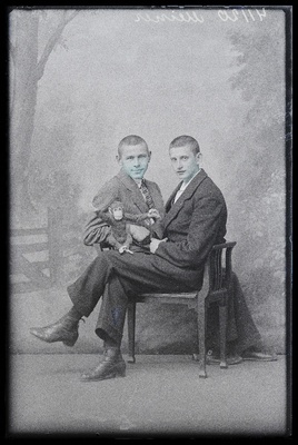 Kaks meest mänguahviga, (foto tellija Meiner).  duplicate photo