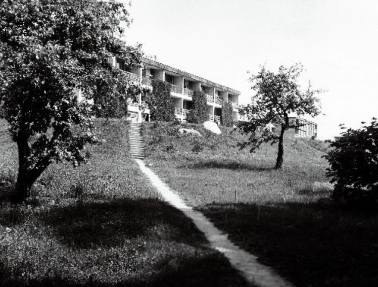 Residential houses of the employees of the demonstration sophoos-technician in the district of Jõgeva Kuremaa. 1975