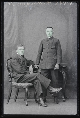 Kaks meest, (foto tellija Pullmann).  duplicate photo