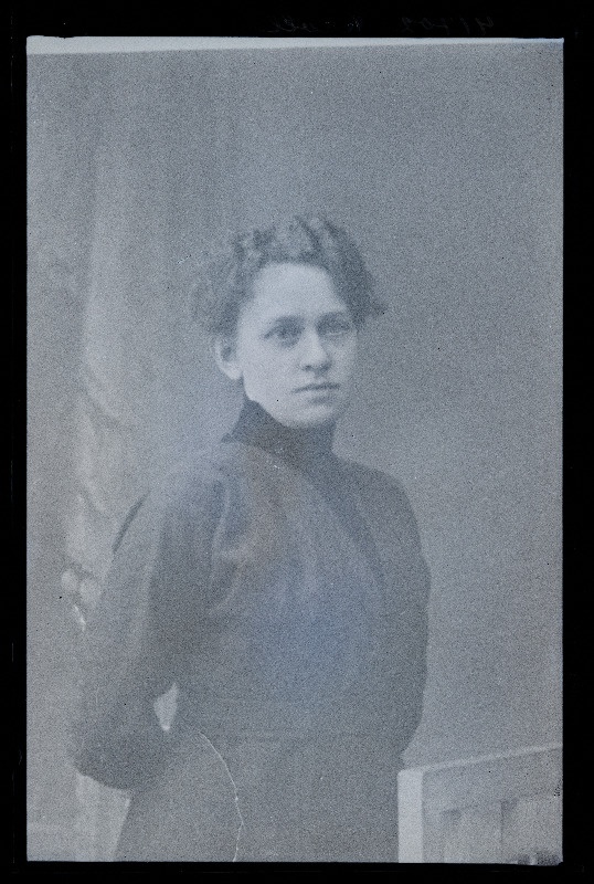 Naise foto, (27.09.1923 fotokoopia, tellija Kroll).