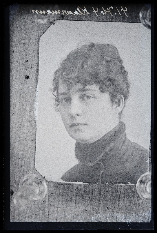 Naise foto, (09.10.1923 fotokoopia, tellija Klaarmann).