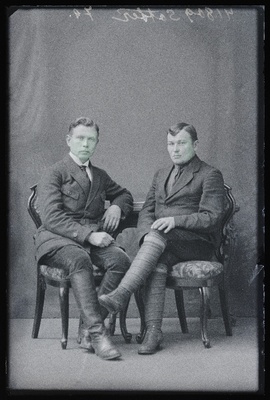 Kaks meest, (foto tellija Sotter).  duplicate photo