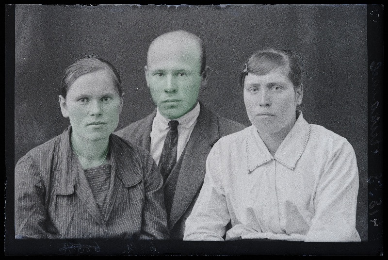 Grupp inimesi, (foto tellija Nikolajev).