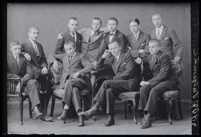 Grupp noormehi, (foto tellija Valgemäe).  duplicate photo