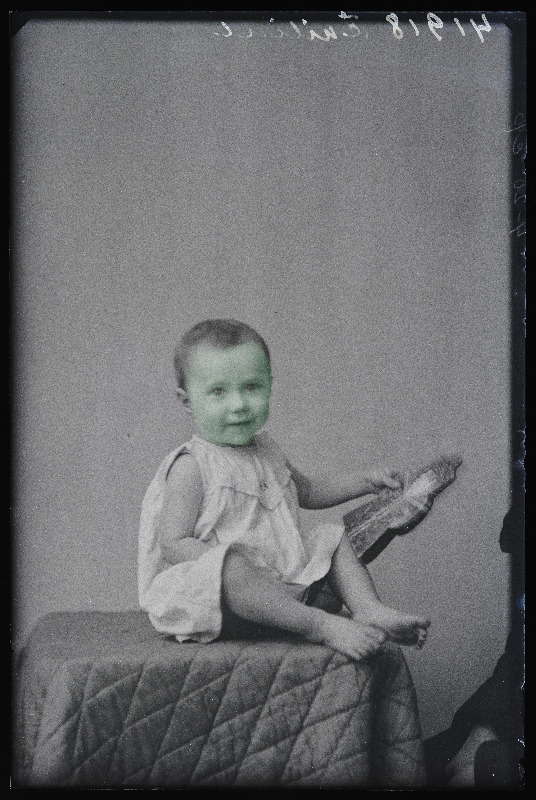 Väike laps, (foto tellija Äniline).