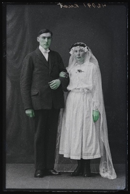 Noorpaar, Johannes Knot [Knod] abikaasaga.  duplicate photo