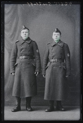 Kaks Sakala Partisanide Üksik Pataljoni sõjaväelast, (foto tellija Svetlov).  duplicate photo