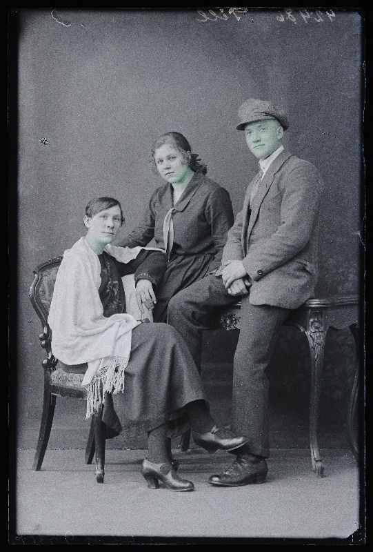 Grupp inimesi, (foto tellija Pill).
