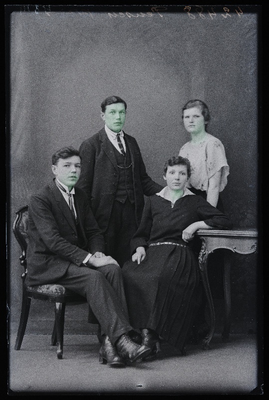 Grupp inimesi, (foto tellija Pensch).