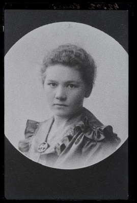 Naise foto, (19.03.1924 fotokoopia, tellija Lauri).  duplicate photo