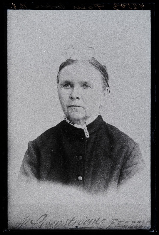 Naise foto, (19.03.1924 fotokoopia, tellija Palu).