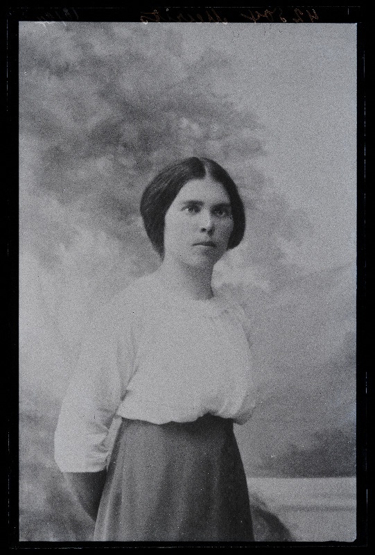 Naise foto, (19.03.1924 fotokoopia, tellija Meerits).