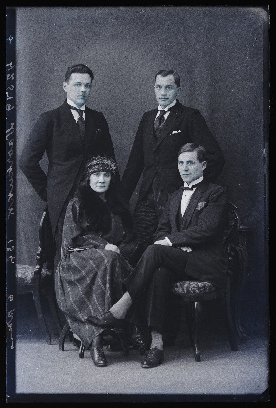 Grupp inimesi, (foto tellija Noorkukk).