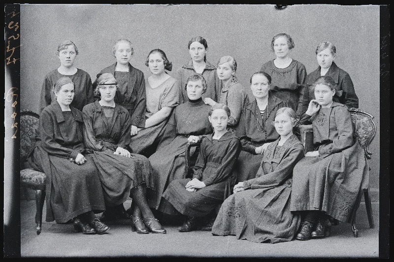 Grupp naisi, (foto tellija Roosi).