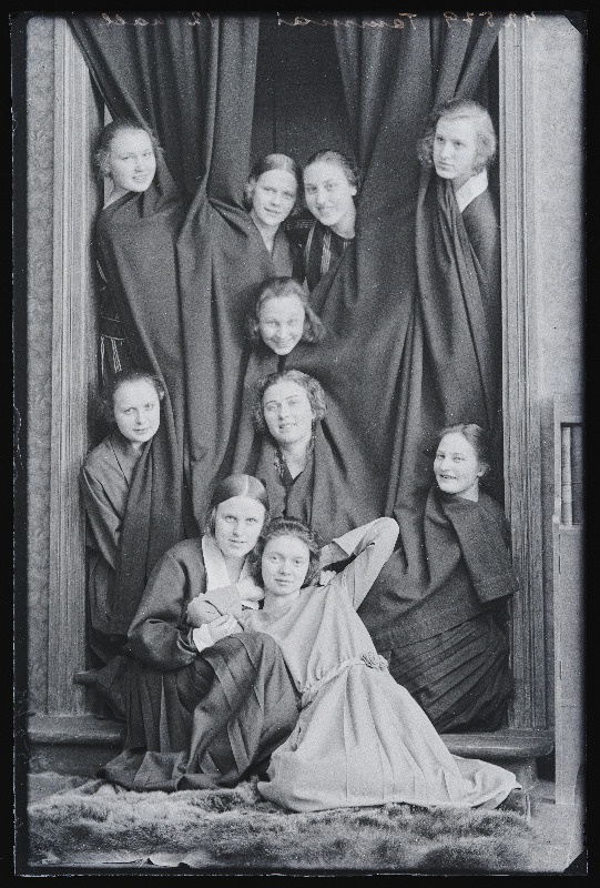 Grupp naisi, (foto tellija Tammai).