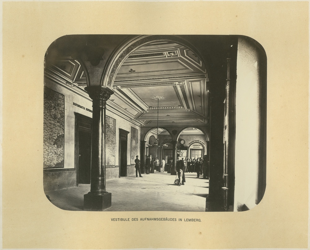 The vestibule of the Raspberry building in Lemberg